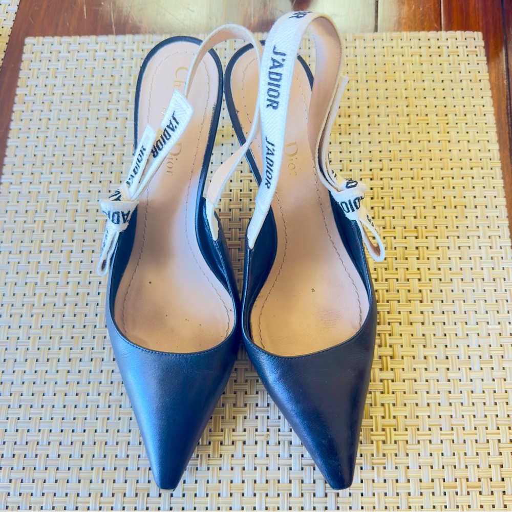 Christian Dior slingback black pumps with kitten heel.